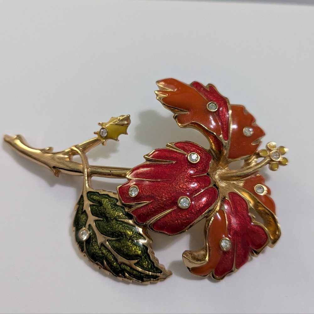 Vintage Jose Maria Barrera for Avon "Hibiscus" 🌺 Brooch